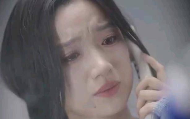 她死后，薄爷跪在墓碑前哭成狗封面图