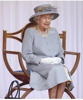伊丽莎白女王二世与英国首相封面图